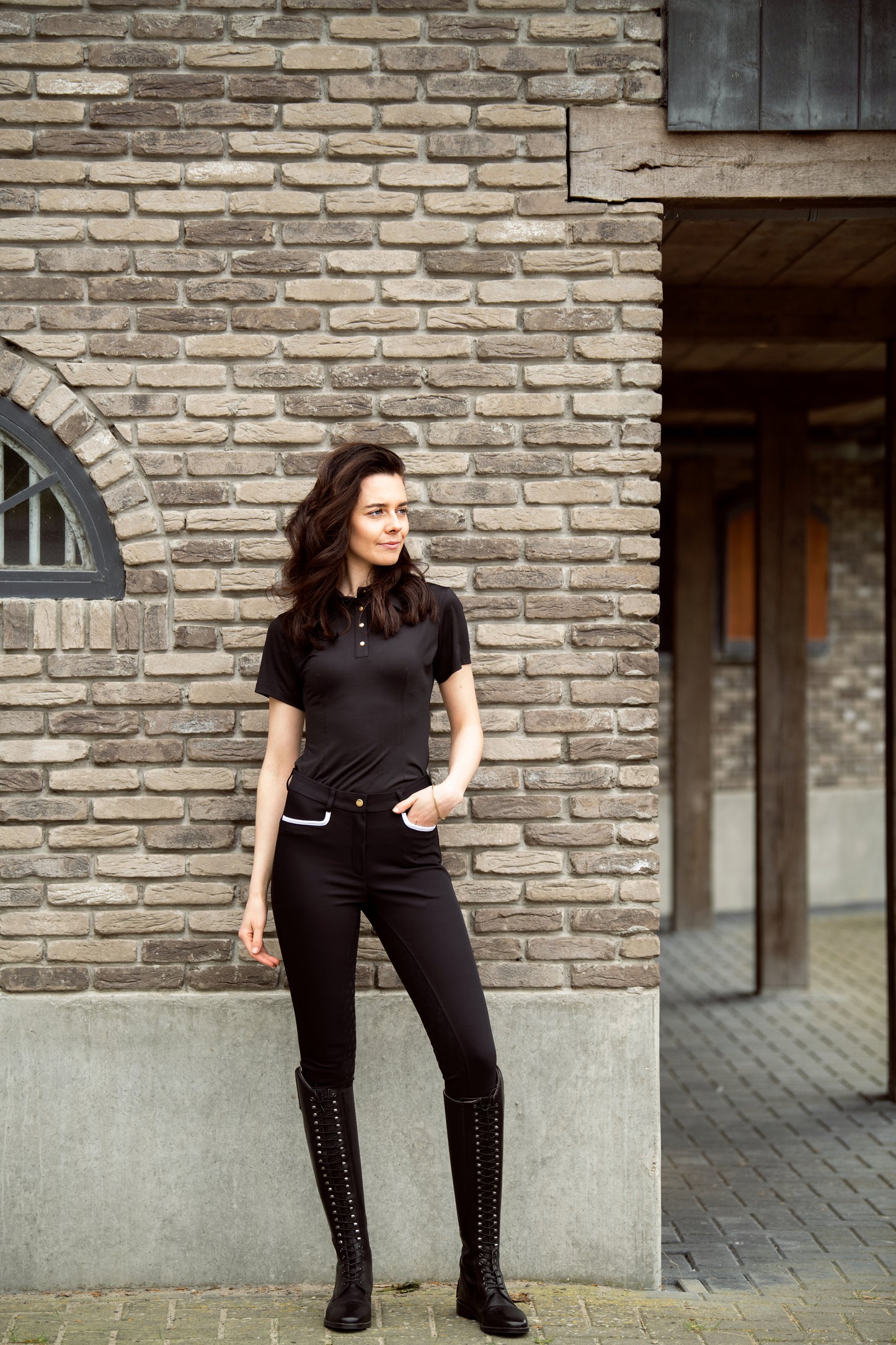 Equestrian-Fashion-Outfit-Breeches-poloshirt-Women-Black-Fullgrip-phonepockets-Appliqué-Amsterdam